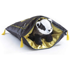 Peluche Pack The Noble Collection Harry Potter Tejon Mascota Hufflepuff + Cojin Hufflepuff